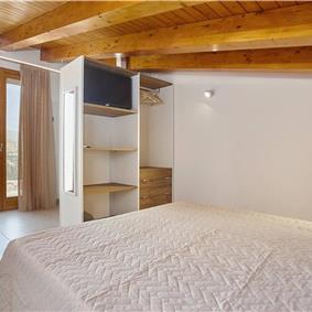 4 bedroom villa with pool, Castellammare del Golfo, sleeps 8-9